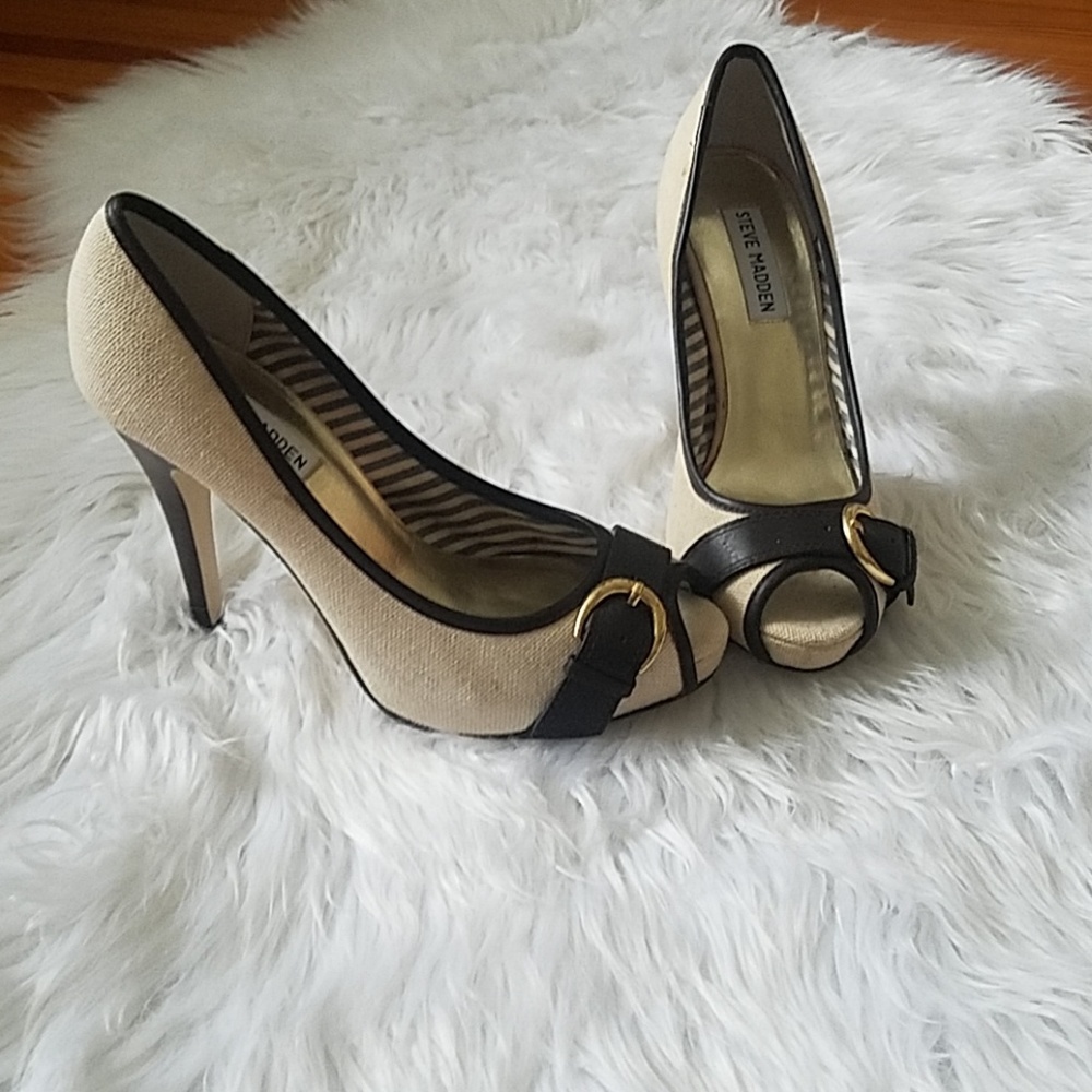 Steve Madden Burlap Buckle, Peep toe Lezlie Heels